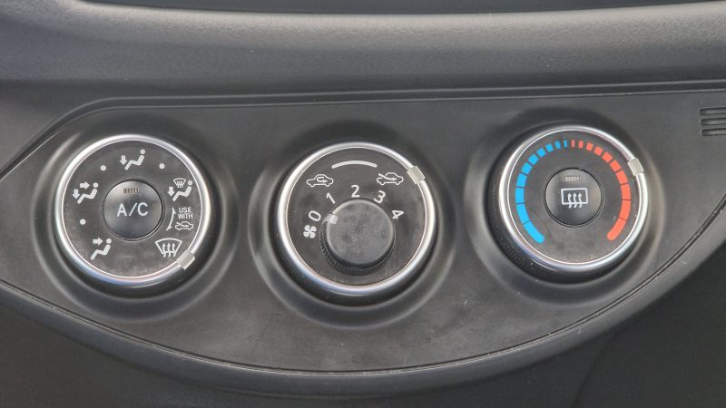 TOYOTA YARIS FRANCE CONNECT 1.0L - VVTI - 72cv