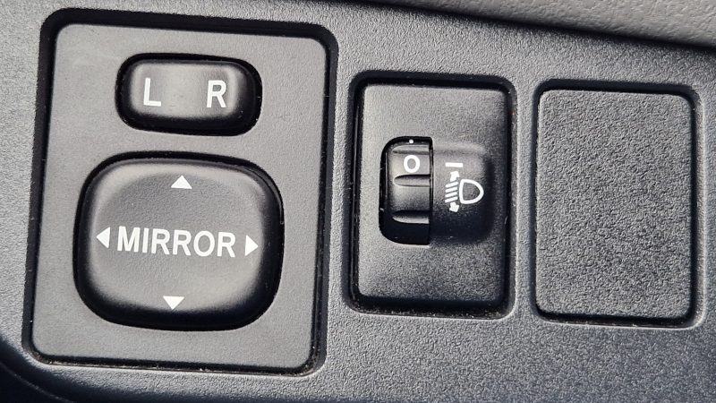 TOYOTA YARIS FRANCE CONNECT 1.0L - VVTI - 72cv