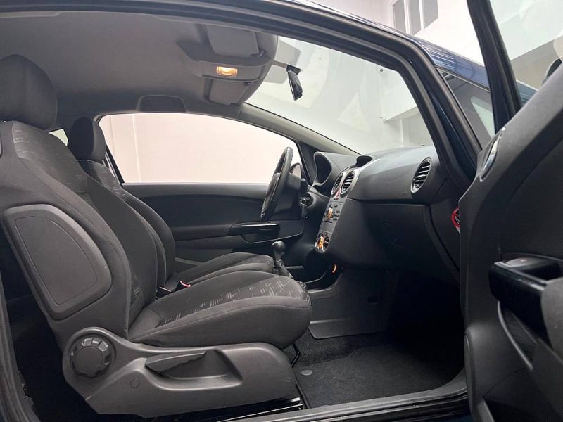 OPEL CORSA 1.4 87CH SATELLITE