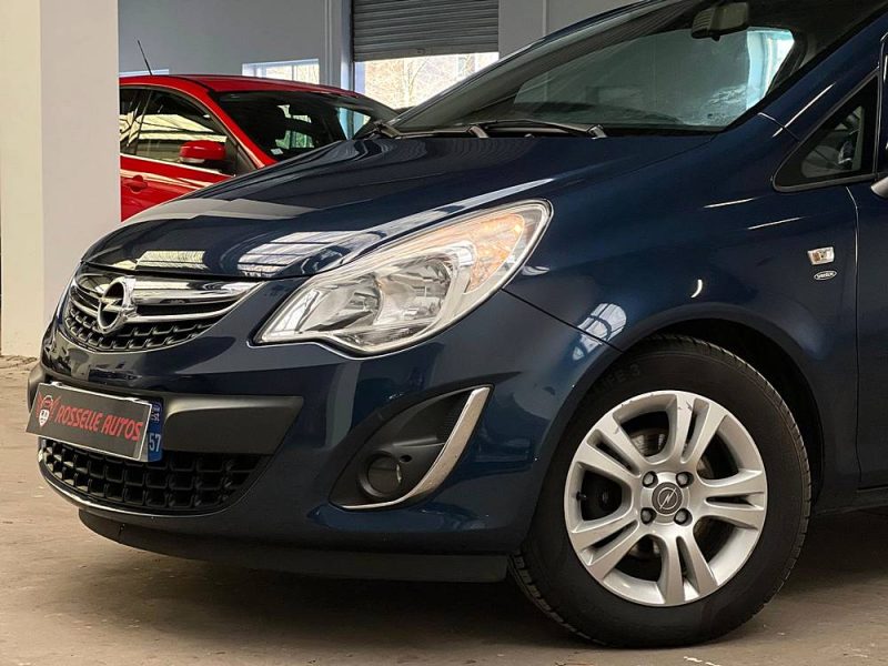 OPEL CORSA 1.4 87CH SATELLITE