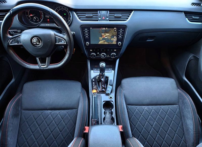 SKODA OCTAVIA 2.0 TSI 230 RS Combi*ALCANTARA*GPS*LED