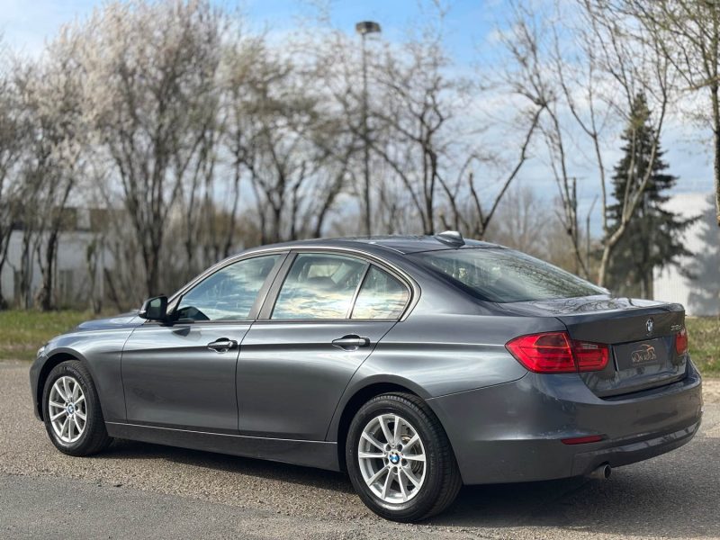 B.M.W. SERIE 3 2013