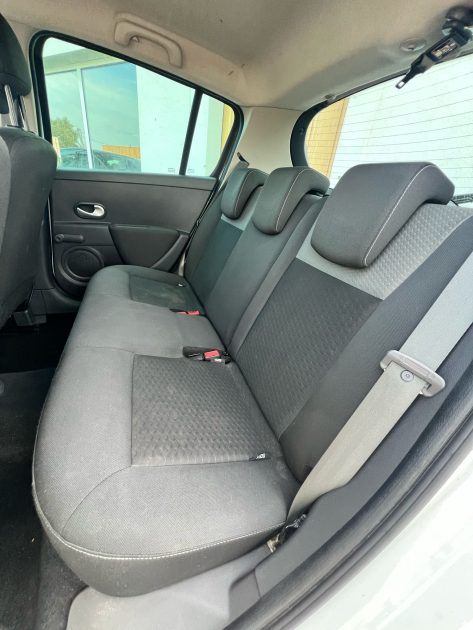 RENAULT CLIO 3 2010 1.2 LEV 75CV / Distribution Neuve / CT OK 