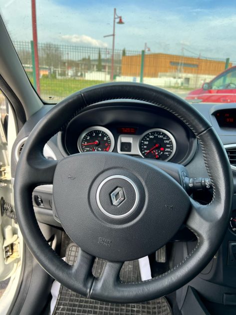 RENAULT CLIO 3 2010 1.2 LEV 75CV / Distribution Neuve / CT OK 