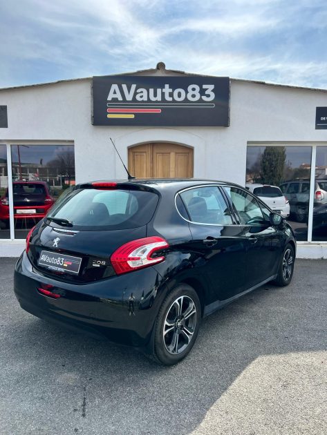 PEUGEOT 208 2013 1.6 HDI 92CV Allure / Distribution Neuve 