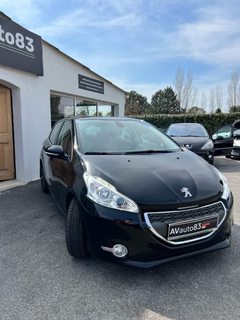 PEUGEOT 208 2013 1.6 HDI 92CV Allure / Distribution Neuve 