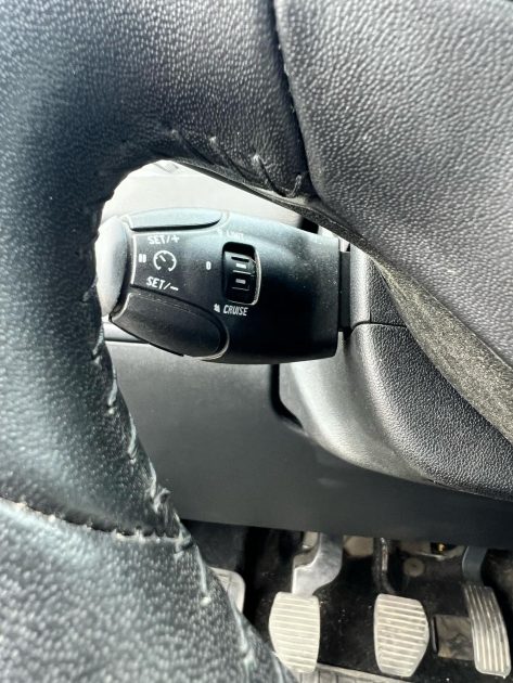 PEUGEOT 208 2013 1.6 HDI 92CV Allure / Distribution Neuve 