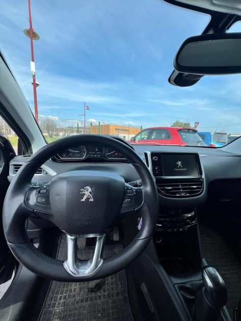 PEUGEOT 208 2013 1.6 HDI 92CV Allure / Distribution Neuve 