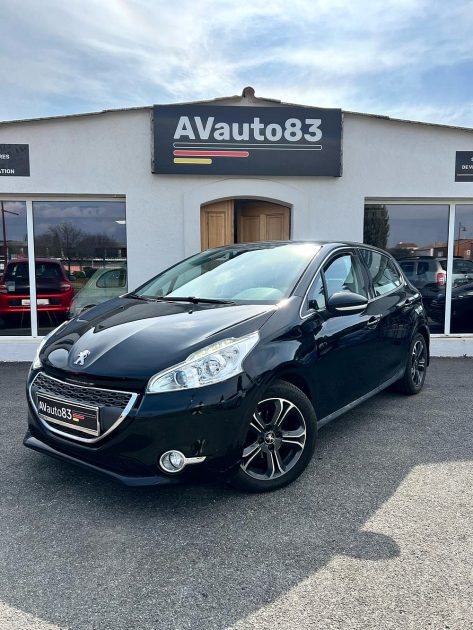 PEUGEOT 208 2013 1.6 HDI 92CV Allure / Distribution Neuve 