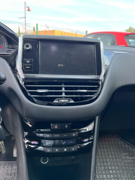 PEUGEOT 208 2013 1.6 HDI 92CV Allure / Distribution Neuve 