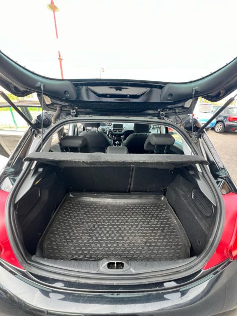 PEUGEOT 208 2013 1.6 HDI 92CV Allure / Distribution Neuve 