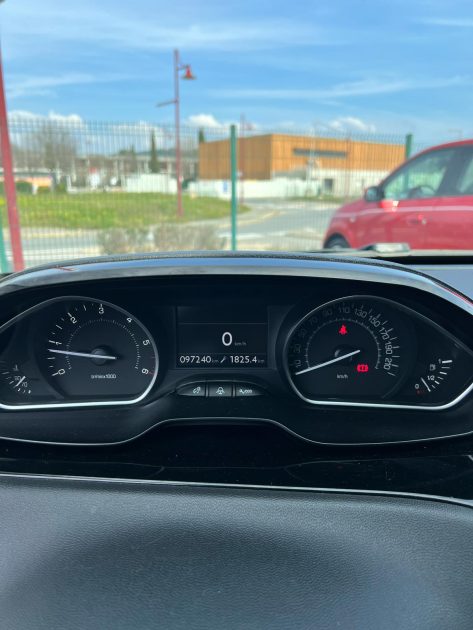 PEUGEOT 208 2013 1.6 HDI 92CV Allure / Distribution Neuve 