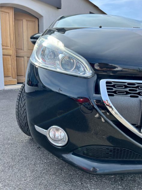 PEUGEOT 208 2013 1.6 HDI 92CV Allure / Distribution Neuve 