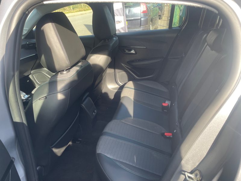 PEUGEOT 208 1.2i 130CV