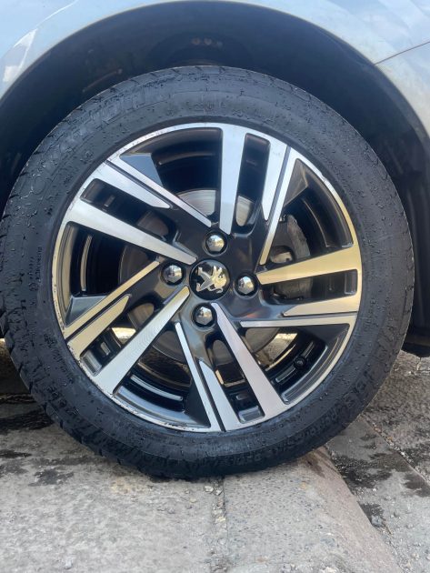 PEUGEOT 208 1.2i 130CV