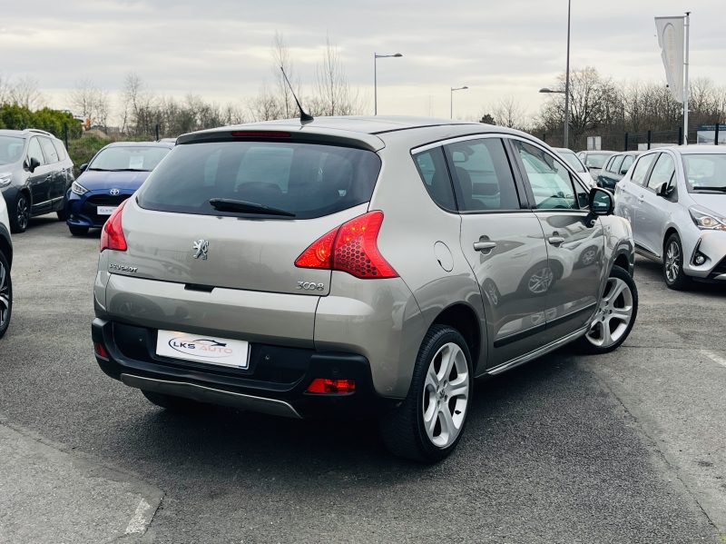 PEUGEOT 3008 2011