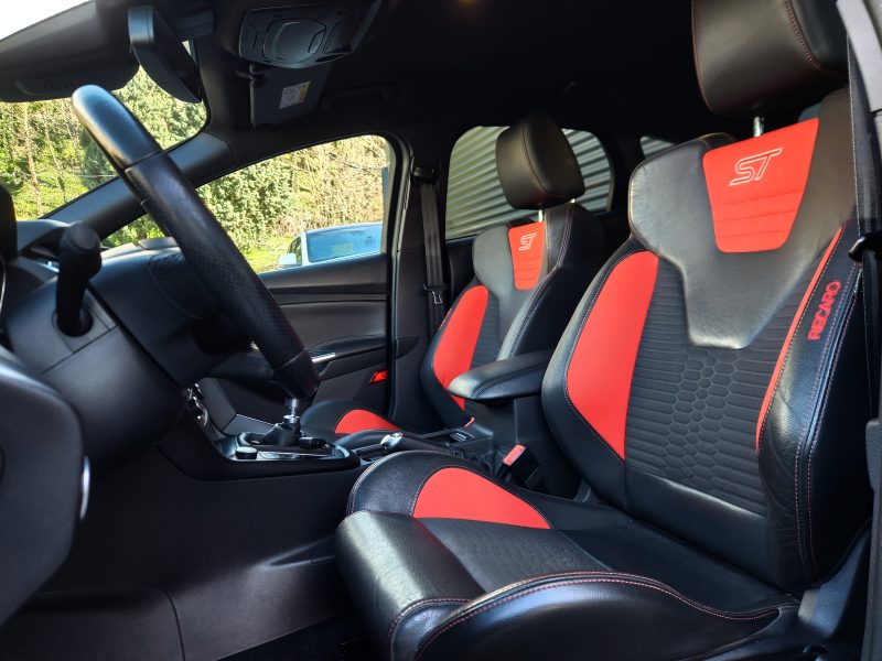 Ford Focus 2016 2.0 ECOBOOST 250 ST 5P*GPS*XENON*SYNC*