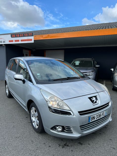 PEUGEOT 5008 2011