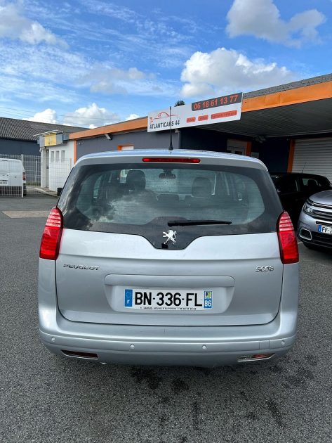 PEUGEOT 5008 2011