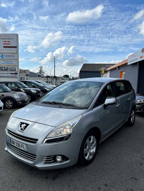 PEUGEOT 5008 2011