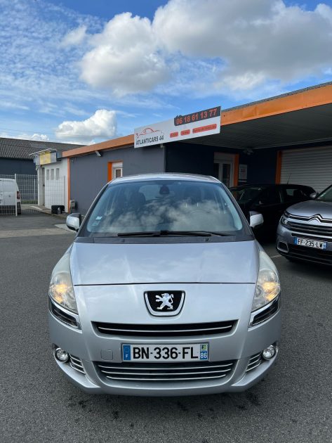 PEUGEOT 5008 2011