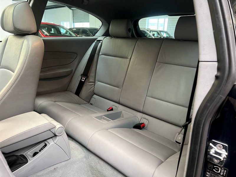 BMW SERIE 1 123D 204CH