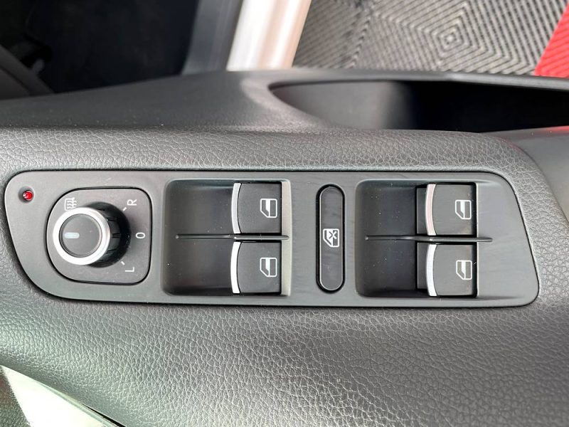 VOLKSWAGEN TIGUAN 2012