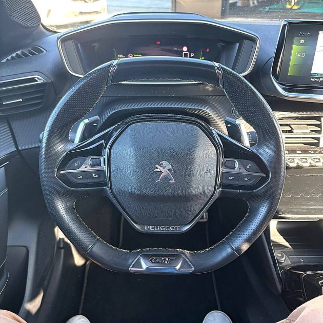 PEUGEOT 208 100 cv EAT8 GT LINE entretien Peugeot Garantie 12 mois