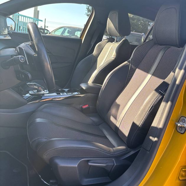 PEUGEOT 208 100 cv EAT8 GT LINE entretien Peugeot Garantie 12 mois