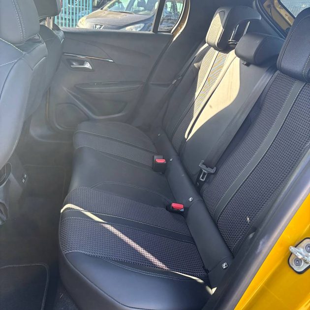 PEUGEOT 208 100 cv EAT8 GT LINE entretien Peugeot Garantie 12 mois