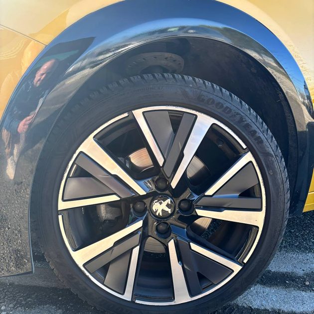 PEUGEOT 208 100 cv EAT8 GT LINE entretien Peugeot Garantie 12 mois