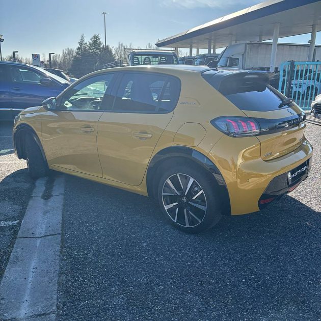 PEUGEOT 208 100 cv EAT8 GT LINE entretien Peugeot Garantie 12 mois