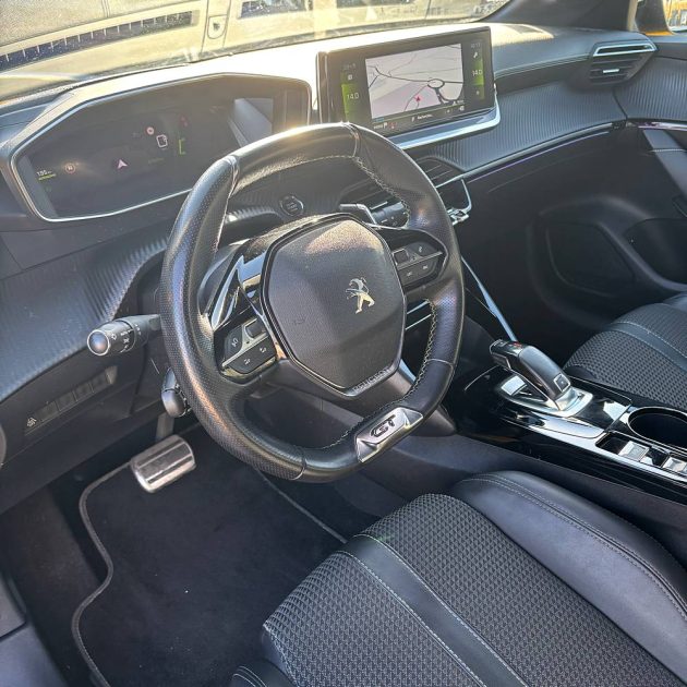 PEUGEOT 208 100 cv EAT8 GT LINE entretien Peugeot Garantie 12 mois