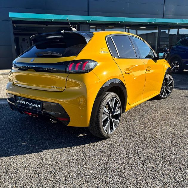 PEUGEOT 208 100 cv EAT8 GT LINE entretien Peugeot Garantie 12 mois