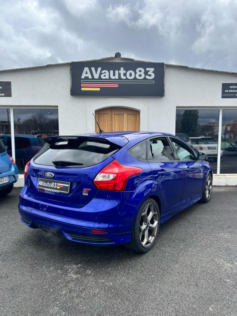 FORD FOCUS ST 2.0 250CV / Carnet Ford / CT OK / Révisée 