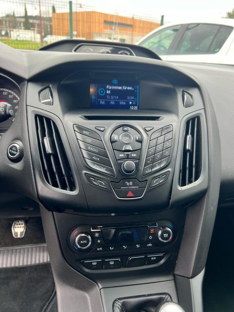 FORD FOCUS ST 2.0 250CV / Carnet Ford / CT OK / Révisée 