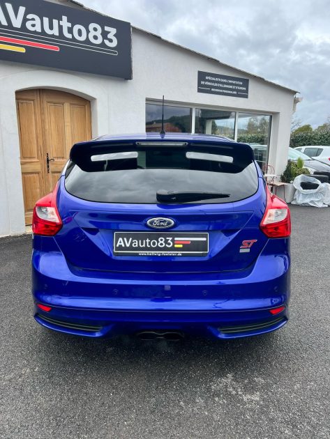 FORD FOCUS ST 2.0 250CV / Carnet Ford / CT OK / Révisée 