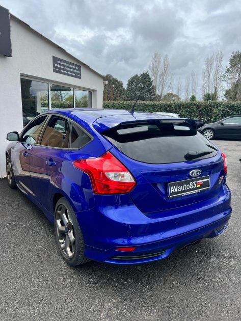 FORD FOCUS ST 2.0 250CV / Carnet Ford / CT OK / Révisée 