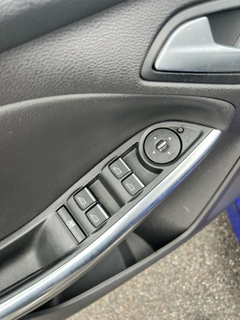 FORD FOCUS ST 2.0 250CV / Carnet Ford / CT OK / Révisée 