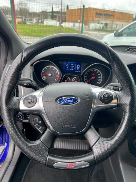 FORD FOCUS ST 2.0 250CV / Carnet Ford / CT OK / Révisée 