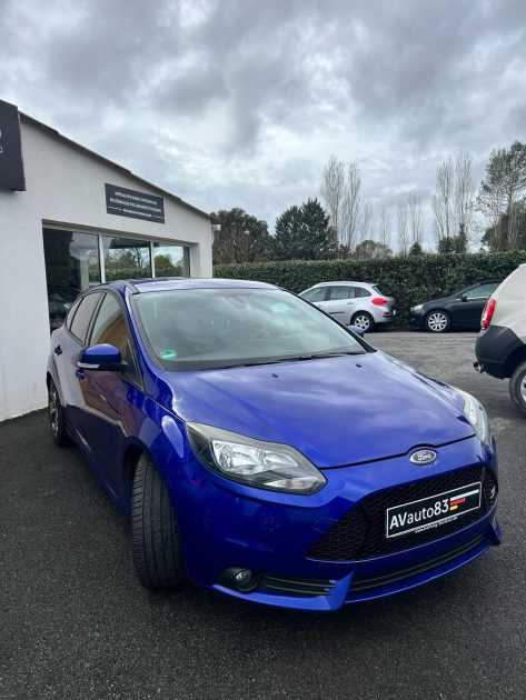 FORD FOCUS ST 2.0 250CV / Carnet Ford / CT OK / Révisée 