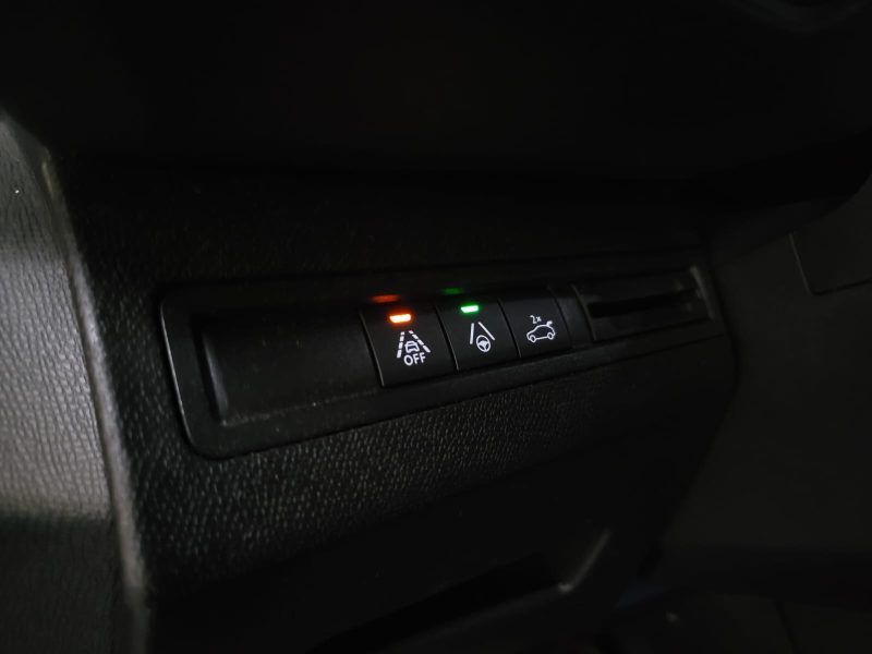 PEUGEOT 3008 1.5 BLUE HDI 130cv EAT8 GT / PREMIERE MAIN / SUIVI PEUGEOT / ATTELAGE / SIEGES MASSANTS