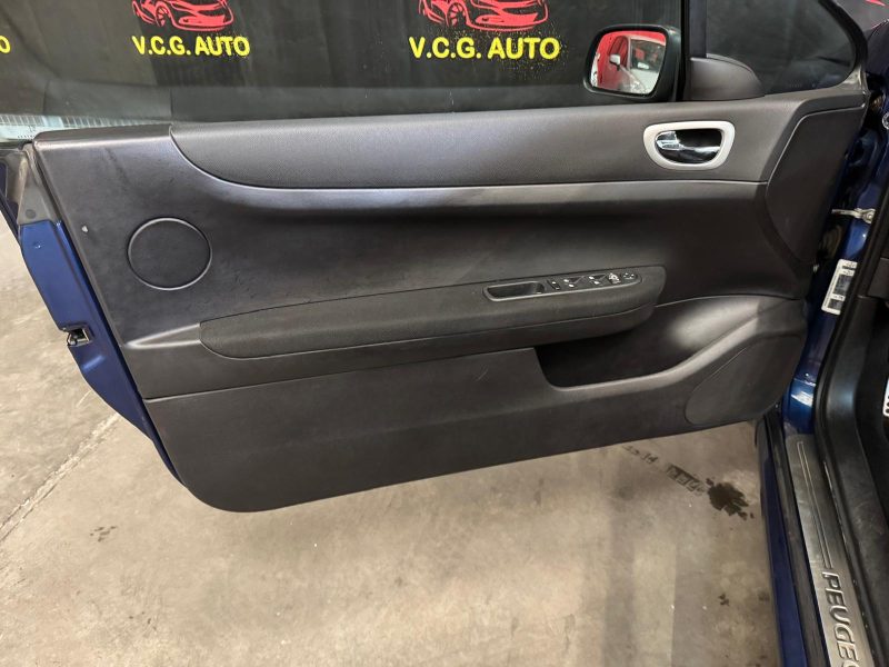 PEUGEOT 307cc 2.0i 16V 138 Confort