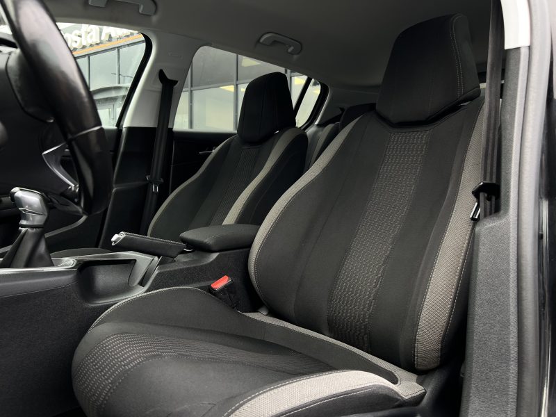 PEUGEOT 308 II STYLE 1.2 110 S&S PREMIERE MAIN ECRAN TACTILE 56 400 Kms CRIT AIR 1 - GARANTIE 1 AN
