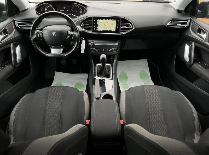PEUGEOT 308 II STYLE 1.2 110 S&S PREMIERE MAIN ECRAN TACTILE 56 400 Kms CRIT AIR 1 - GARANTIE 1 AN