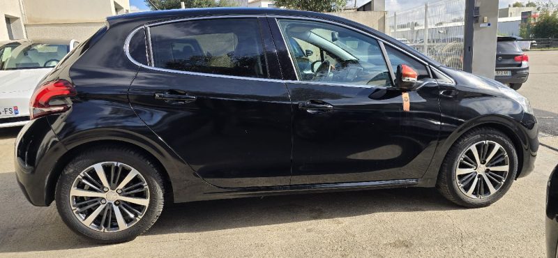 PEUGEOT 208 82 cv Rolland Garros Paris 