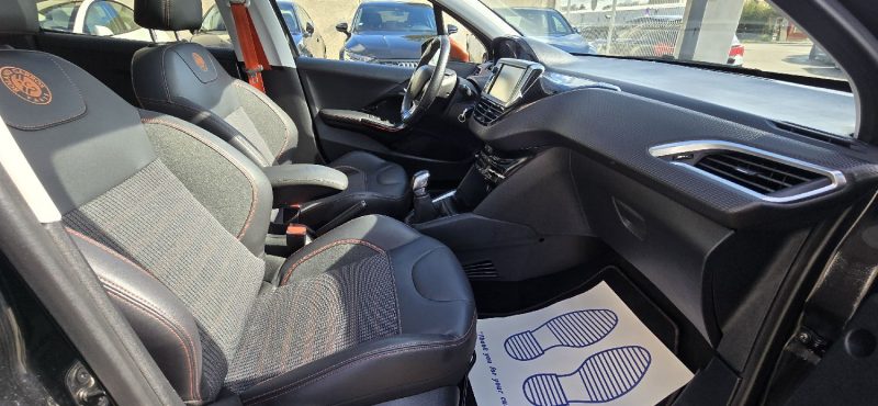 PEUGEOT 208 82 cv Rolland Garros Paris 