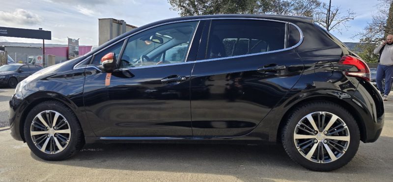 PEUGEOT 208 82 cv Rolland Garros Paris 