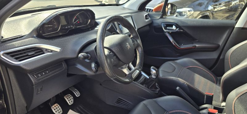 PEUGEOT 208 82 cv Rolland Garros Paris 