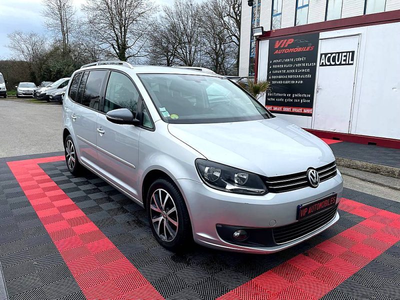 VOLKSWAGEN TOURAN 2011